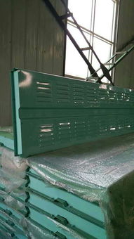 室外金屬隔音板聲屏障與鋼化玻璃聲屏障 特性、應用與選擇指南